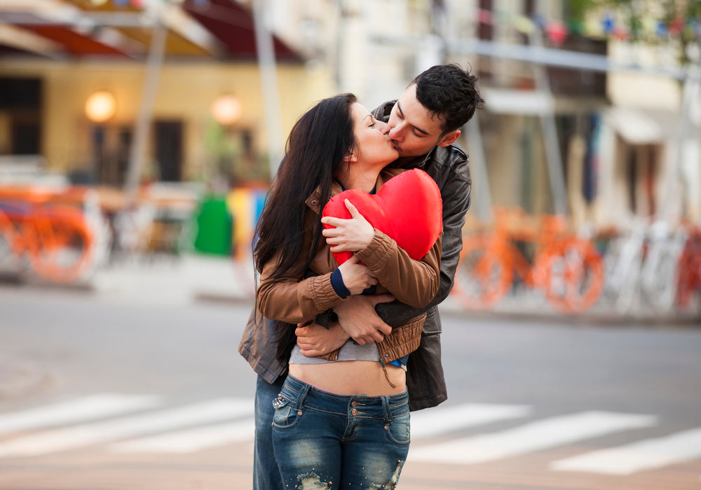Best First Date Conversation Starters: How to Break the Ice in 2026